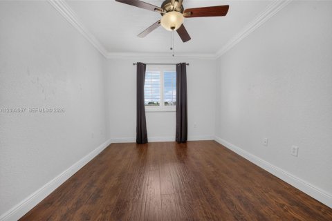 House in Cutler Bay, Florida 5 bedrooms, 236.44 sq.m. № 2388489 - photo 27