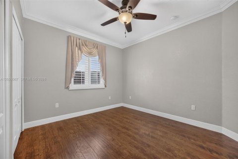 House in Cutler Bay, Florida 5 bedrooms, 236.44 sq.m. № 2388489 - photo 10