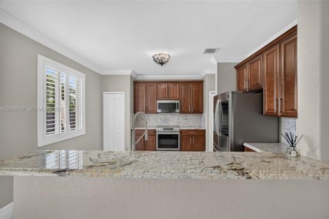House in Cutler Bay, Florida 5 bedrooms, 236.44 sq.m. № 2388489 - photo 16
