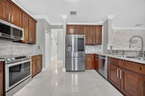 House in Cutler Bay, Florida 5 bedrooms, 236.44 sq.m. № 2388489 - photo 18