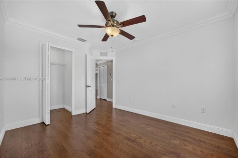 House in Cutler Bay, Florida 5 bedrooms, 236.44 sq.m. № 2388489 - photo 21