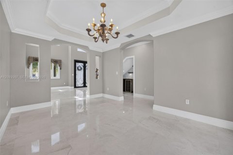 House in Cutler Bay, Florida 5 bedrooms, 236.44 sq.m. № 2388489 - photo 7