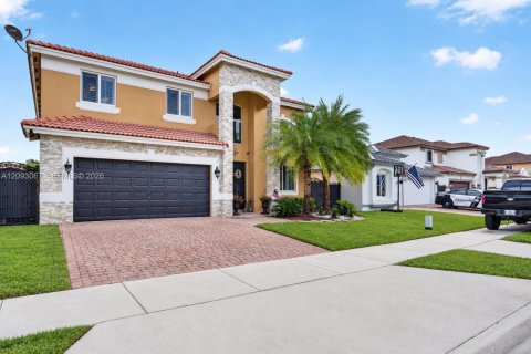 House in Cutler Bay, Florida 5 bedrooms, 236.44 sq.m. № 2388489 - photo 2