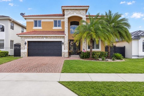House in Cutler Bay, Florida 5 bedrooms, 236.44 sq.m. № 2388489