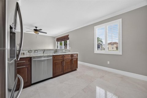 House in Cutler Bay, Florida 5 bedrooms, 236.44 sq.m. № 2388489 - photo 19