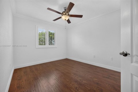 House in Cutler Bay, Florida 5 bedrooms, 236.44 sq.m. № 2388489 - photo 23