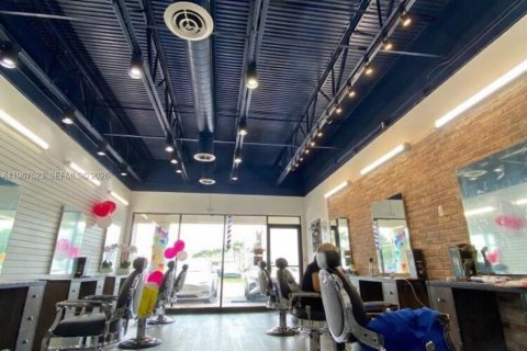 Immobilier commercial à vendre à Aventura, Floride № 2028704 - photo 2