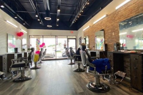 Immobilier commercial à vendre à Aventura, Floride № 2028704 - photo 10