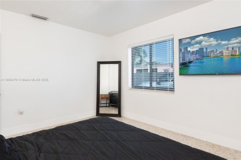 House in Miami, Florida 3 bedrooms, 140.19 sq.m. № 1889196 - photo 25