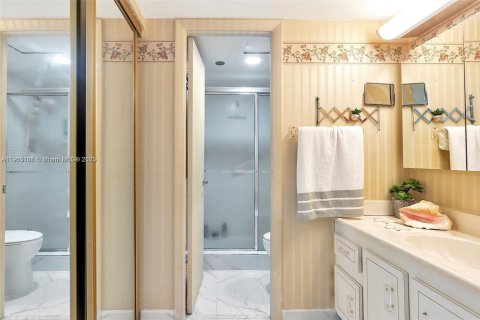 Condo in Pembroke Pines, Florida, 2 bedrooms  № 2082525 - photo 23