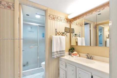 Condo in Pembroke Pines, Florida, 2 bedrooms  № 2082525 - photo 22