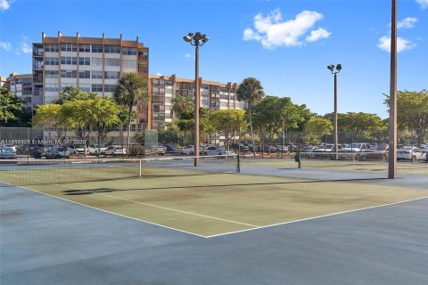 Condo in Pembroke Pines, Florida, 2 bedrooms  № 2082525 - photo 28