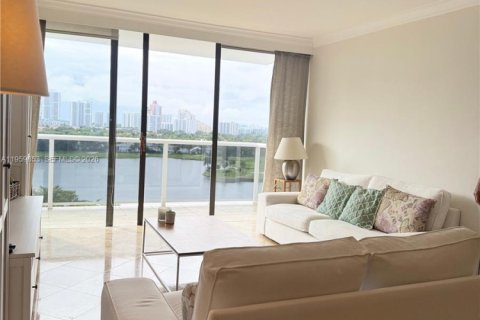 Condo in Aventura, Florida, 2 bedrooms  № 2052932 - photo 4