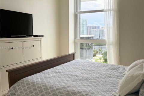 Condo in Aventura, Florida, 2 bedrooms  № 2052932 - photo 9