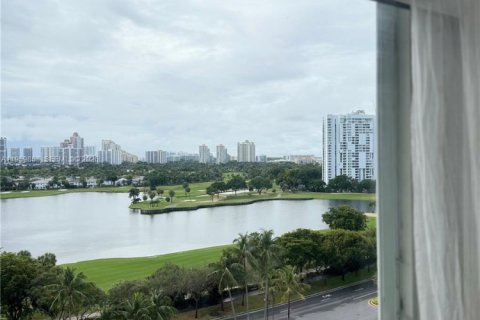 Condo in Aventura, Florida, 2 bedrooms  № 2052932 - photo 10