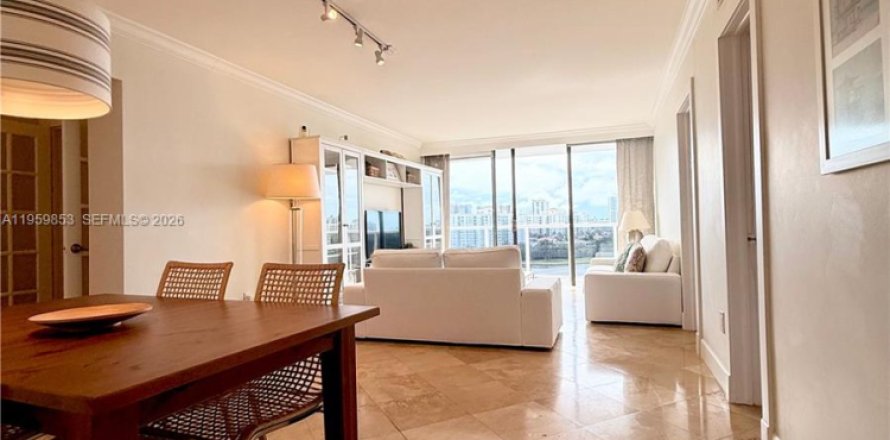 Condo in Aventura, Florida, 2 bedrooms  № 2052932