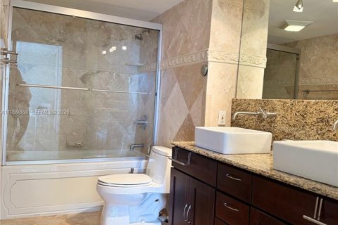 Condo in Aventura, Florida, 2 bedrooms  № 2052932 - photo 17