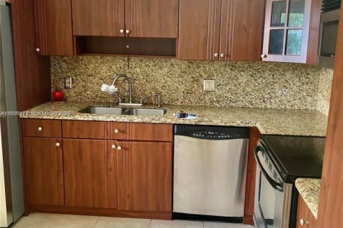 Кондоминиум с 2 спальнями в Уэстон, Флорида № 2028507