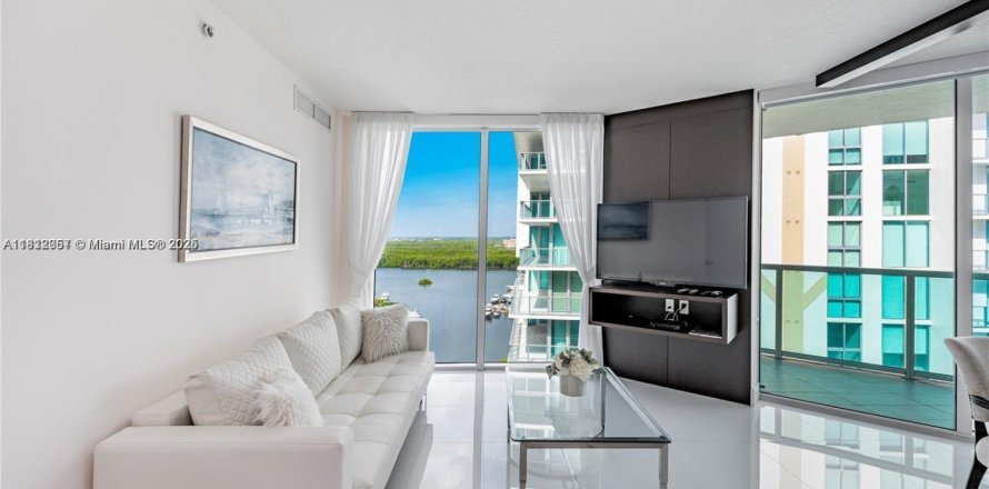 Condo à Sunny Isles Beach, Floride, 3 chambres № 1766282