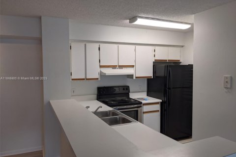 Снять в аренду кондоминиум в Холливуд, Флорида 2 спальни, 98.48м2, № 1957962 - фото 3