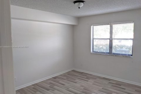 Снять в аренду кондоминиум в Холливуд, Флорида 2 спальни, 98.48м2, № 1957962 - фото 6