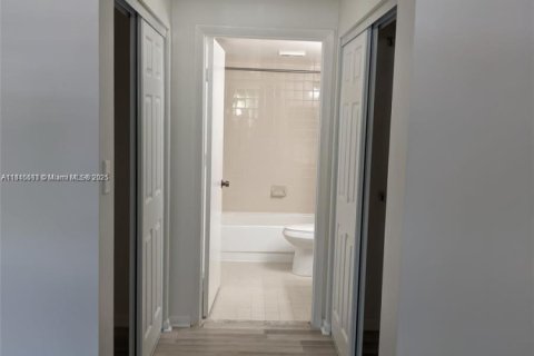 Снять в аренду кондоминиум в Холливуд, Флорида 2 спальни, 98.48м2, № 1957962 - фото 5