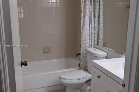 Снять в аренду кондоминиум в Холливуд, Флорида 2 спальни, 98.48м2, № 1957962 - фото 10