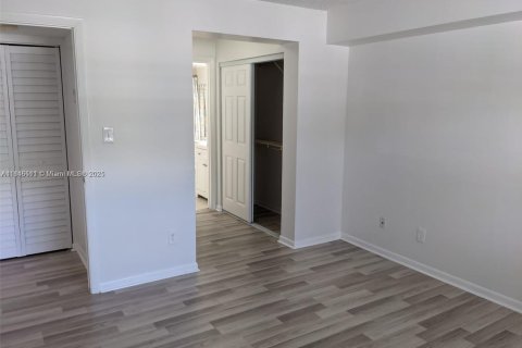 Снять в аренду кондоминиум в Холливуд, Флорида 2 спальни, 98.48м2, № 1957962 - фото 7