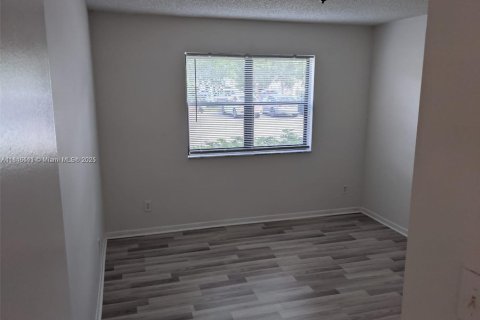 Снять в аренду кондоминиум в Холливуд, Флорида 2 спальни, 98.48м2, № 1957962 - фото 9