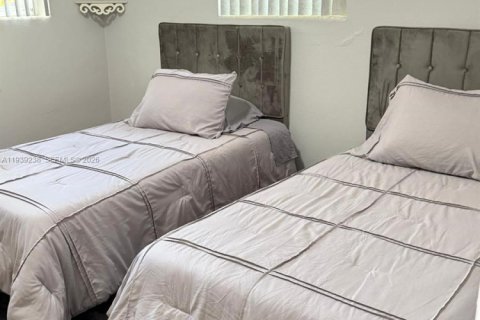 Condo in Miami, Florida, 3 bedrooms  № 1996558 - photo 6