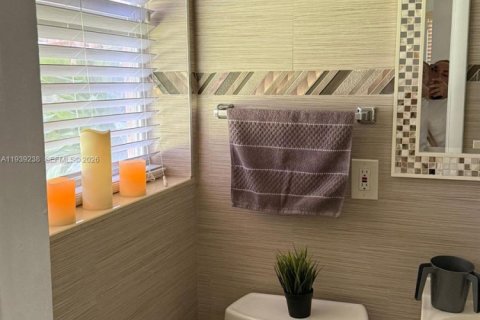 Condo in Miami, Florida, 3 bedrooms  № 1996558 - photo 8