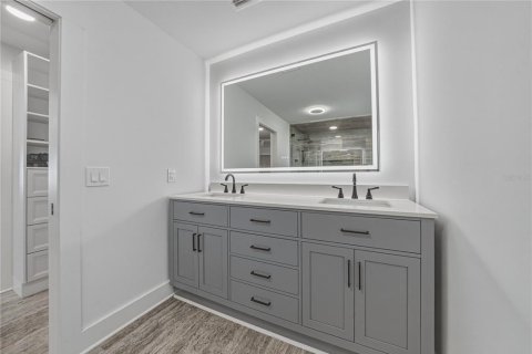 House in Saint Petersburg, Florida 4 bedrooms, 187.11 sq.m. № 2166741 - photo 27
