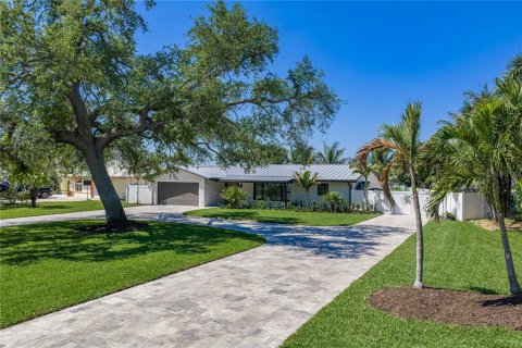 House in Saint Petersburg, Florida 4 bedrooms, 187.11 sq.m. № 2166741 - photo 3