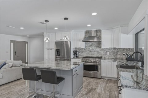 House in Saint Petersburg, Florida 4 bedrooms, 187.11 sq.m. № 2166741 - photo 12
