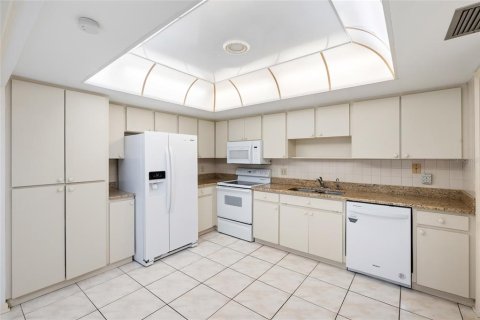 Copropriété à vendre à Tampa, Floride: 2 chambres, 160.72 m2 № 2348025 - photo 15