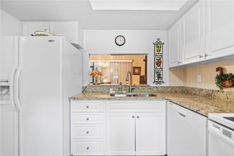 Condo in Sarasota, Florida, 2 bedrooms  № 1725747 - photo 8