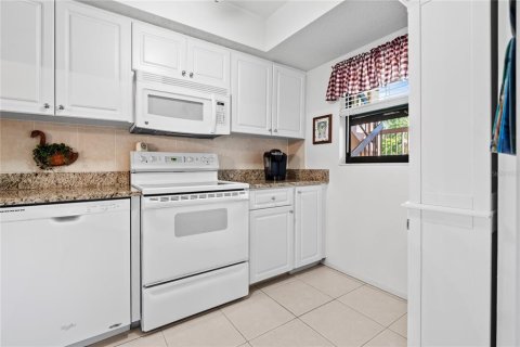 Condo in Sarasota, Florida, 2 bedrooms  № 1725747 - photo 9