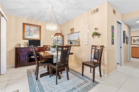 Condo in Sarasota, Florida, 2 bedrooms  № 1725747 - photo 11