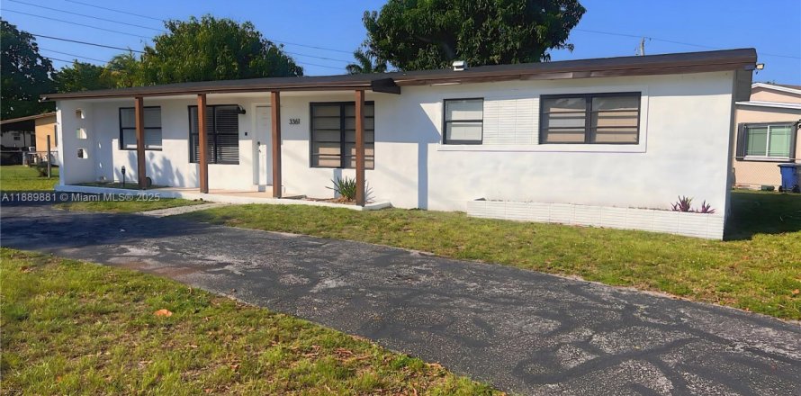 House in Lauderhill, Florida 4 bedrooms, 139.54 sq.m. № 1938808