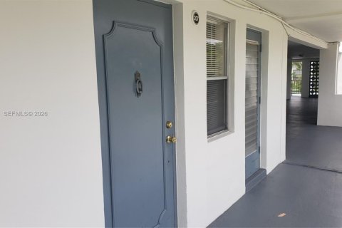 Condo in Hollywood, Florida, 1 bedroom  № 2006860 - photo 12