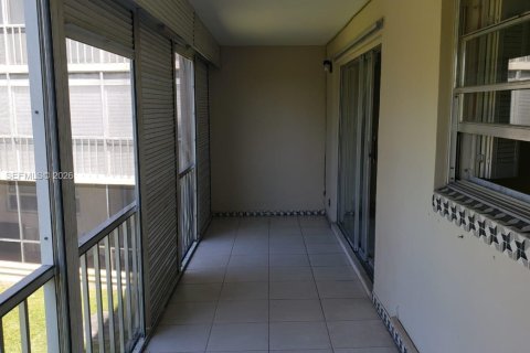 Condo in Hollywood, Florida, 1 bedroom  № 2006860 - photo 5