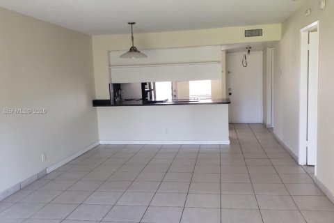 Condo in Hollywood, Florida, 1 bedroom  № 2006860 - photo 3