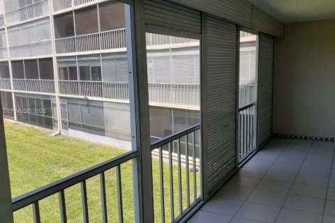 Condo in Hollywood, Florida, 1 bedroom  № 2006860 - photo 6