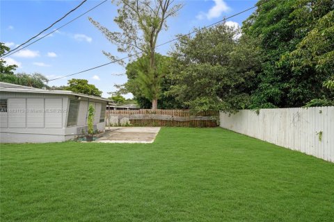 House in North Miami, Florida 2 bedrooms, 71.35 sq.m. № 1931229 - photo 21