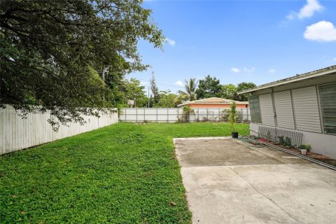 House in North Miami, Florida 2 bedrooms, 71.35 sq.m. № 1931229 - photo 18