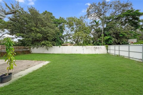 House in North Miami, Florida 2 bedrooms, 71.35 sq.m. № 1931229 - photo 22