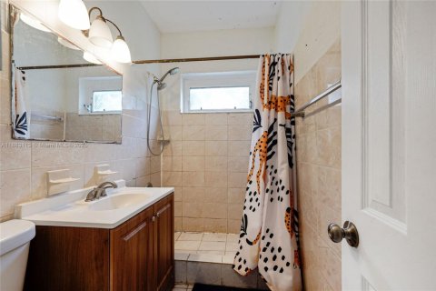 House in North Miami, Florida 2 bedrooms, 71.35 sq.m. № 1931229 - photo 14