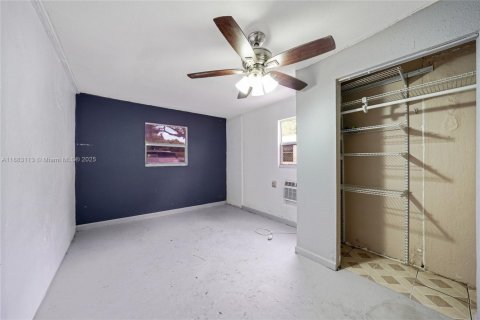 House in North Miami, Florida 2 bedrooms, 71.35 sq.m. № 1931229 - photo 13