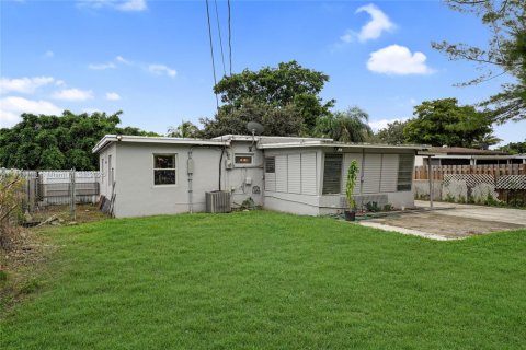 House in North Miami, Florida 2 bedrooms, 71.35 sq.m. № 1931229 - photo 19