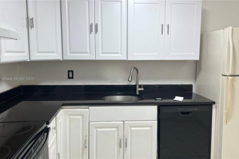 Снять в аренду кондоминиум в Лодерхилл, Флорида 2 спальни, 90.3м2, № 1957901 - фото 2